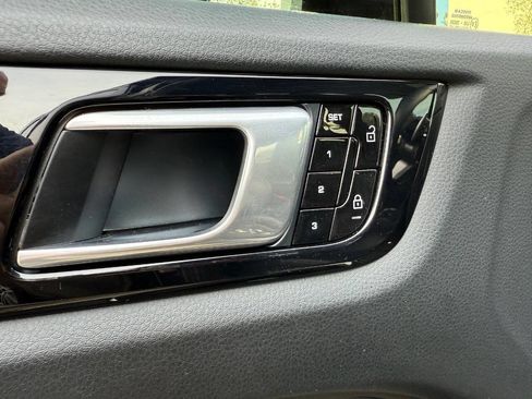 Used 2019 Porsche Cayenne image 20