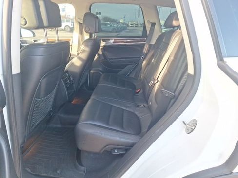 Used 2016 Volkswagen Touareg Sport image 14