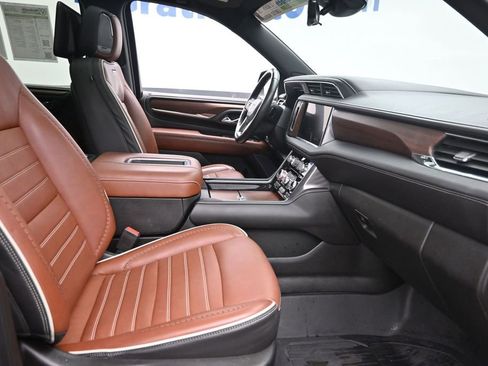 Used 2023 GMC Yukon XL Denali Ultimate w/ LPO, Floor Liner Package AWD/4WD image 9