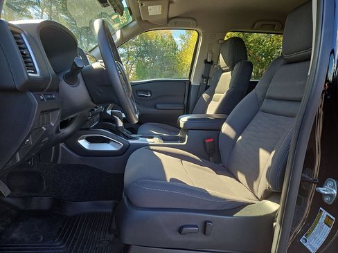 Used 2022 Nissan Frontier SV image 11