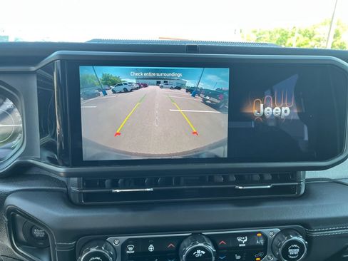 Used 2024 Jeep Wrangler Unlimited Sahara AWD/4WD image 20