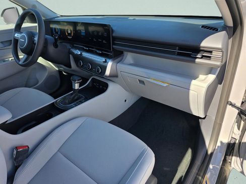 New 2026 Hyundai Kona SE image 9