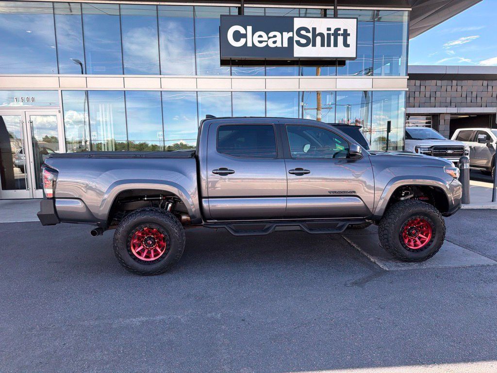 Used 2017 Toyota Tacoma TRD Sport w/ Tow Package (A/T) AWD/4WD image 7