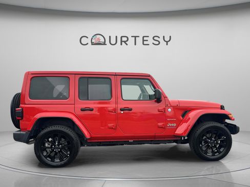 Used 2024 Jeep Wrangler Sahara image 10