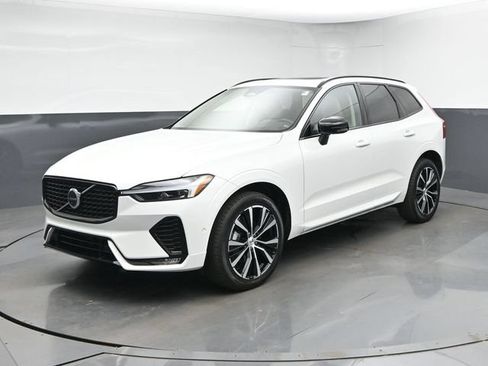 Used 2023 Volvo XC60 B5 Ultimate AWD/4WD image 4