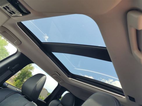 New 2025 Mitsubishi Outlander SE image 10