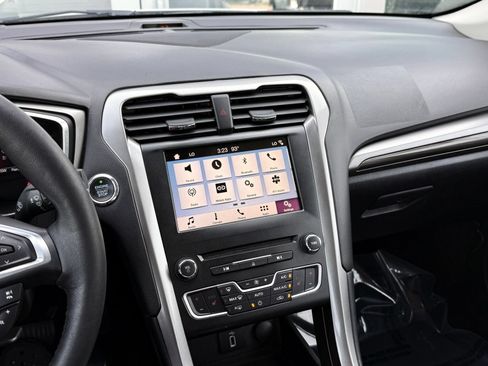 Used 2018 Ford Fusion SE w/ Equipment Group 602A FWD image 32