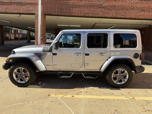 Used 2019 Jeep Wrangler Unlimited Sahara w/ Cold Weather Group image 12