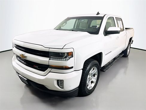 Used 2018 Chevrolet Silverado 1500 LT w/ All Star Edition image 3
