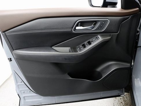 Used 2021 Nissan Rogue SL w/ Premium Package image 23