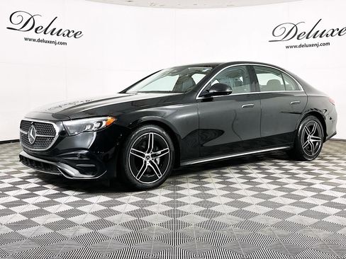 Used 2025 Mercedes-Benz E 450 4MATIC Sedan w/ MBUS Superscreen Package image 3