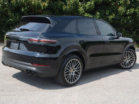 Used 2023 Porsche Cayenne Platinum Edition AWD/4WD image 3