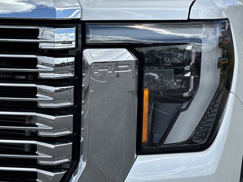 Used 2024 GMC Sierra 3500 Denali w/ Technology Package image 6