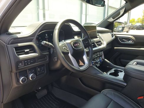 Used 2024 GMC Yukon SLT w/ SLT Luxury Package RWD image 19