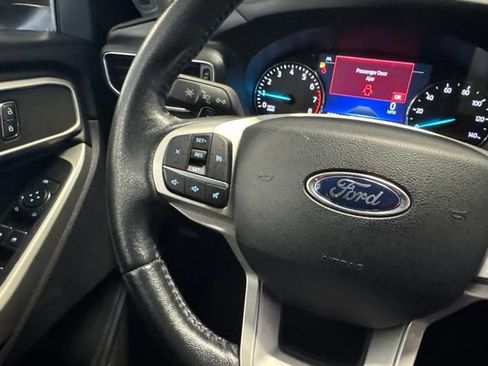 Used 2020 Ford Explorer XLT w/ Equipment Group 202A AWD/4WD image 19