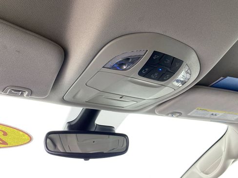 Used 2024 Chrysler Pacifica Touring-L image 26