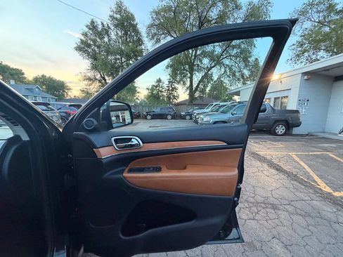 Used 2013 Jeep Grand Cherokee Overland AWD/4WD image 24