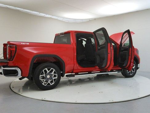 Used 2025 GMC Sierra 1500 SLE AWD/4WD image 12