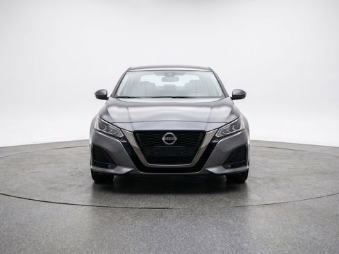 Used 2025 Nissan Altima 2.5 SV FWD image 2