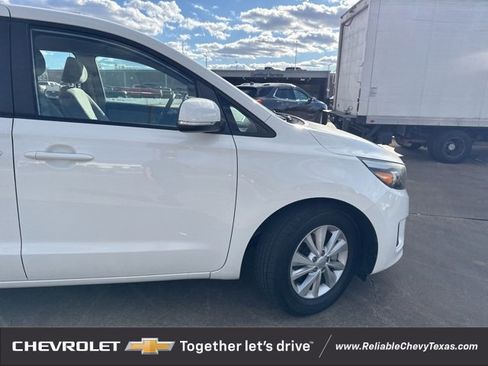Used 2018 Kia Sedona L image 10