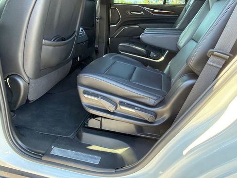 Used 2024 Cadillac Escalade Luxury RWD image 21