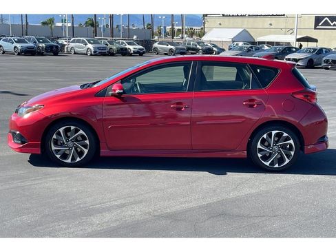 Used 2018 Toyota Corolla iM w/ Carpet Mat Package (TMS) image 3