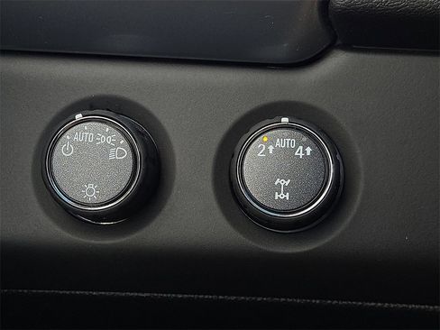 Used 2019 Chevrolet Suburban LT image 17