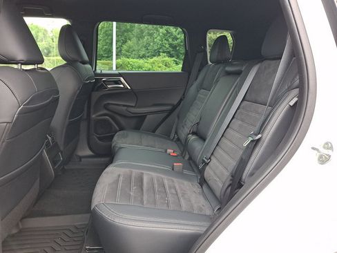 Used 2023 Mitsubishi Outlander SE AWD/4WD image 21