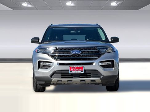 Used 2023 Ford Explorer XLT w/ Equipment Group 202A image 5