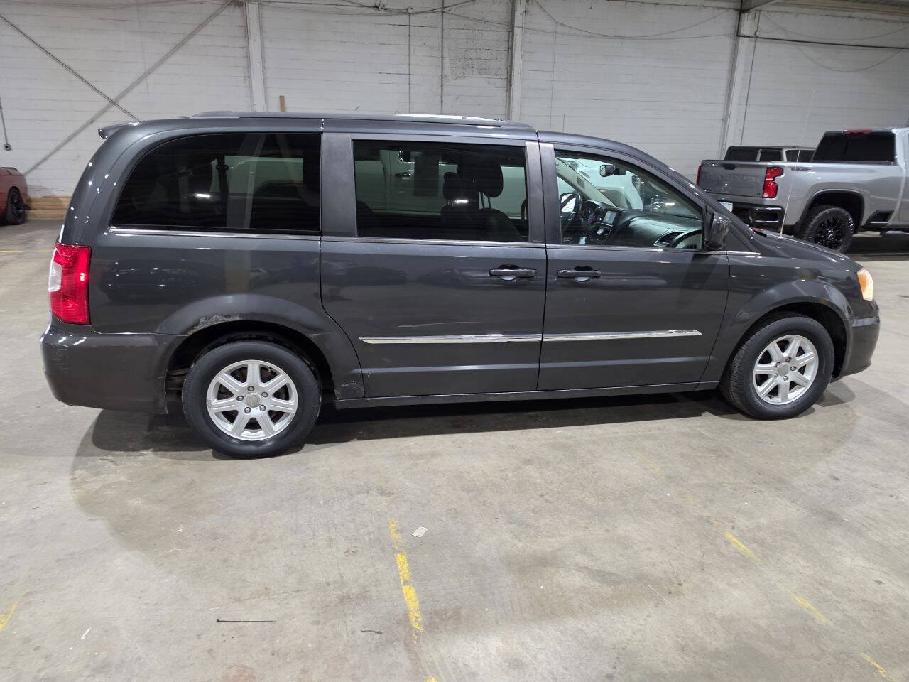 Used 2011 Chrysler Town & Country Touring FWD image 13
