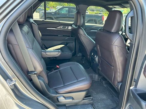 Used 2025 Ford Explorer Platinum w/ Ultimate Package AWD/4WD image 12