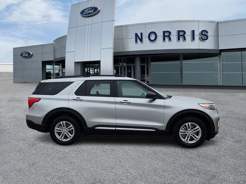 Used 2023 Ford Explorer XLT image 5