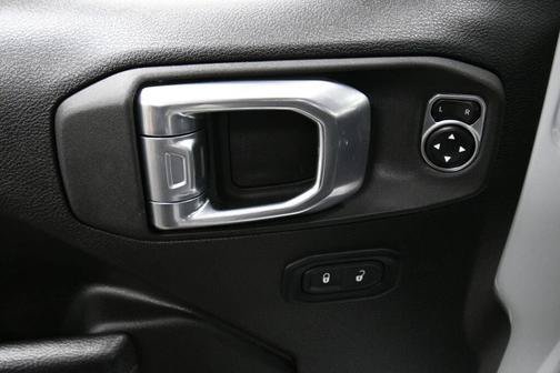 Used 2024 Jeep Gladiator Mojave w/ Technology Group AWD/4WD image 12