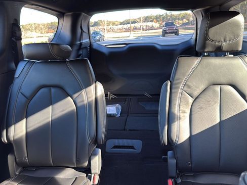New 2026 Chrysler Pacifica Select image 26
