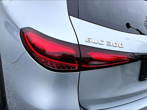 Used 2025 Mercedes-Benz GLC 300 4MATIC image 15