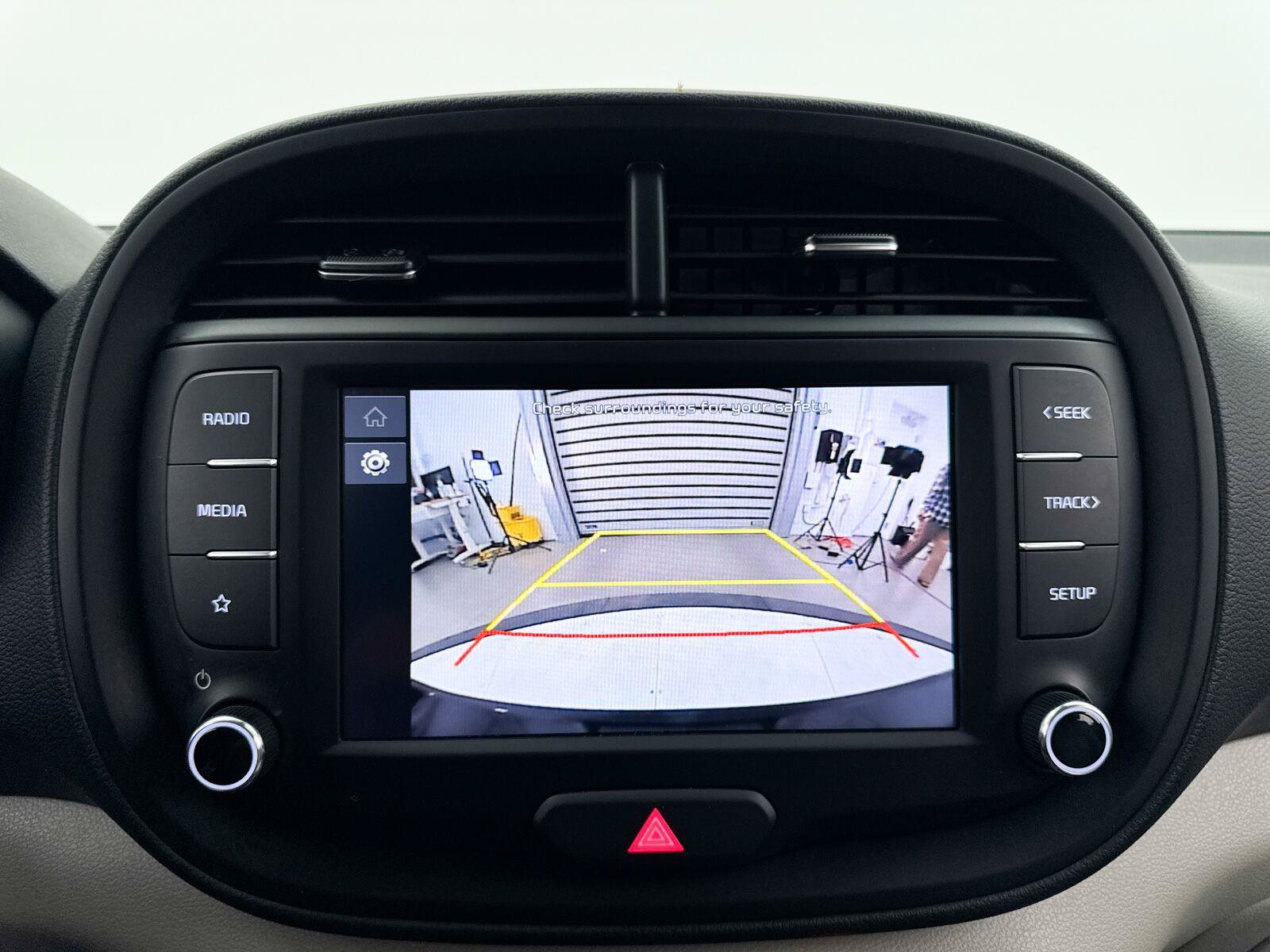 Used 2025 Kia Soul LX w/ LX Technology Package FWD image 10