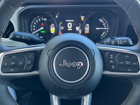 Used 2024 Jeep Wrangler Unlimited Sahara image 30