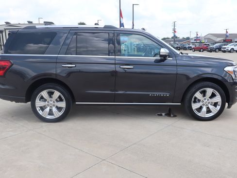 Used 2024 Ford Expedition Platinum AWD/4WD image 4