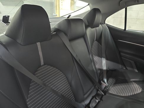 Used 2019 Toyota Camry SE FWD image 12