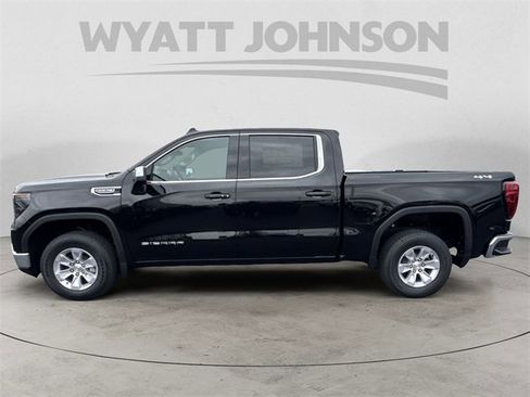 New 2026 GMC Sierra 1500 SLE image 2