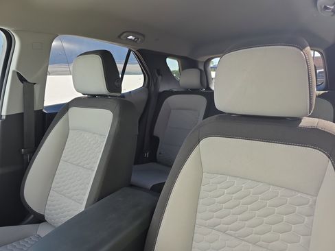 Used 2021 Chevrolet Equinox LT w/ Driver Convenience Package image 4