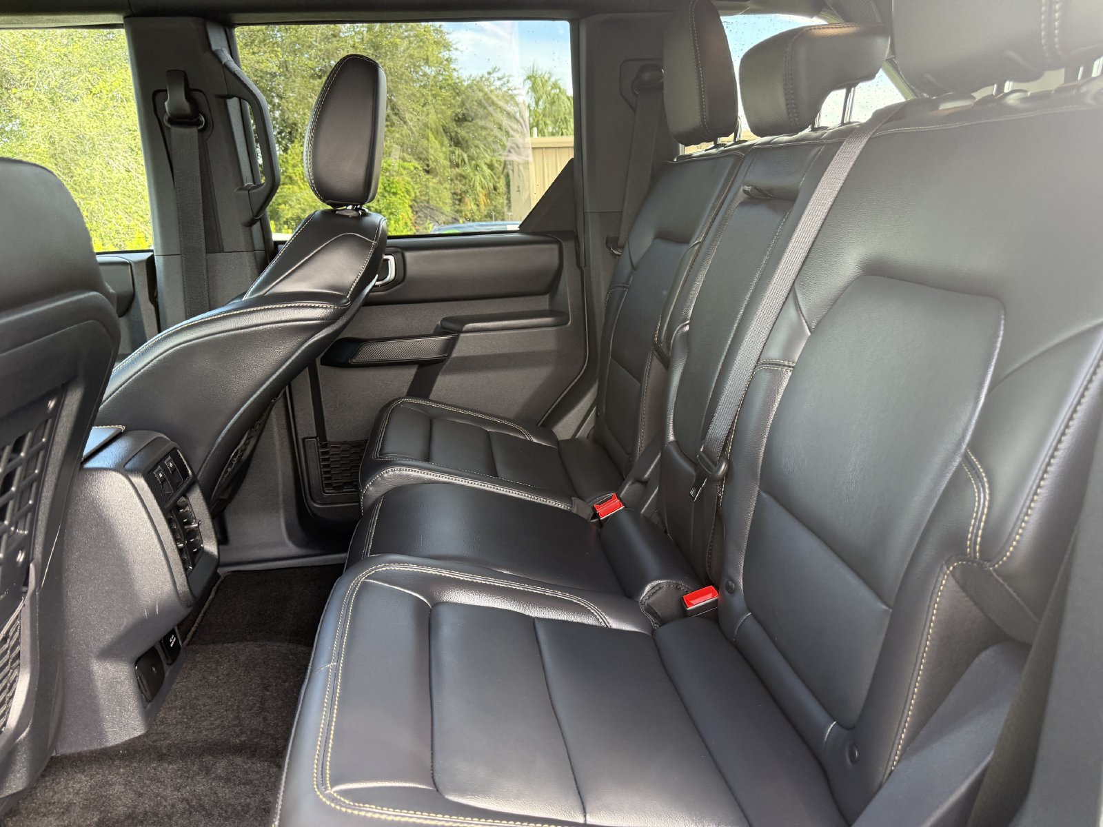 Certified 2025 Ford Bronco Badlands w/ Sasquatch Package AWD/4WD image 20