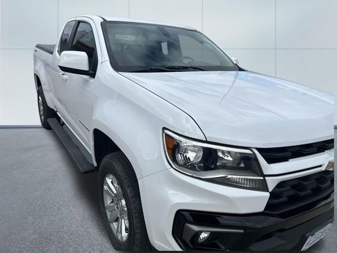 Used 2022 Chevrolet Colorado LT w/ LT Convenience Package AWD/4WD image 3