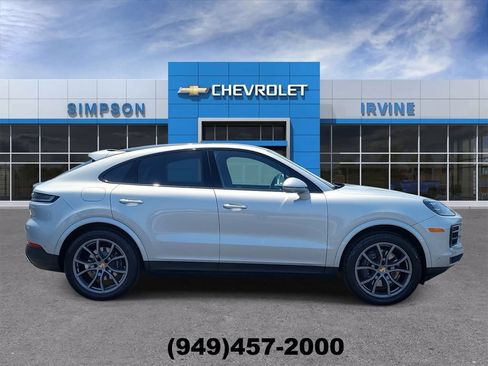Used 2024 Porsche Cayenne Coupe AWD/4WD image 9