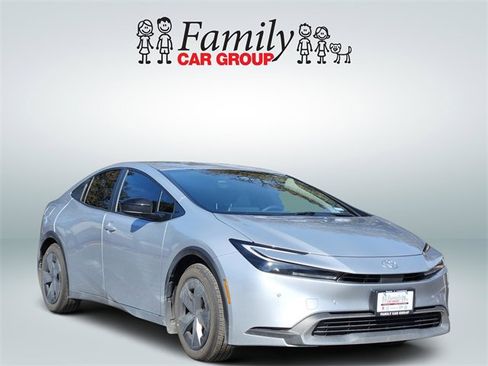 Used 2026 Toyota Prius Plug-In Hybrid image 2