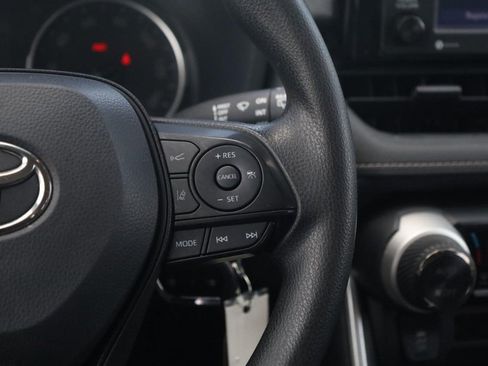 Used 2022 Toyota RAV4 LE AWD/4WD image 7