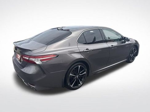 Used 2018 Toyota Camry XSE FWD image 3