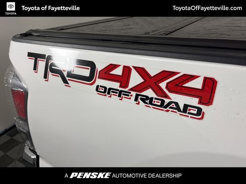 Certified 2022 Toyota Tacoma TRD Off-Road AWD/4WD image 17