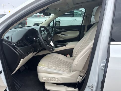Used 2023 Buick Enclave Avenir image 8