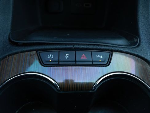 Used 2021 GMC Acadia SLE FWD image 19